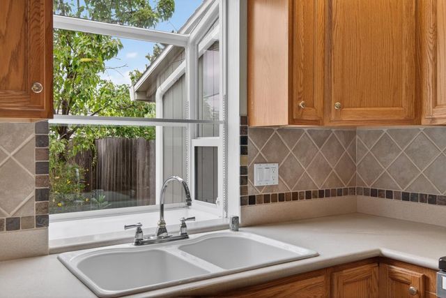 6013 Ellerslee Dr, Carmichael, CA 95608