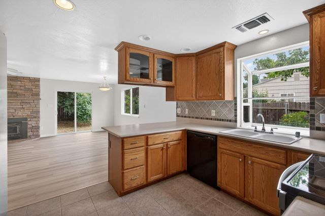 6013 Ellerslee Dr, Carmichael, CA 95608