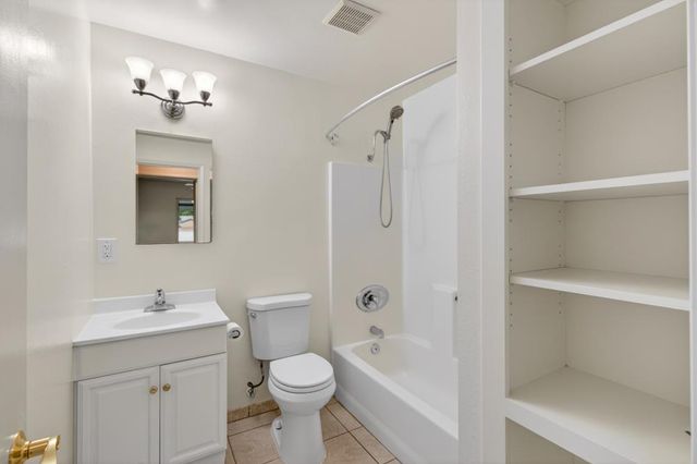 6013 Ellerslee Dr, Carmichael, CA 95608
