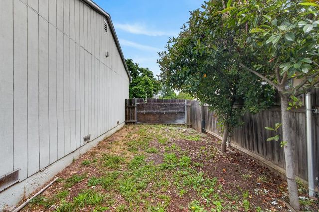 6013 Ellerslee Dr, Carmichael, CA 95608