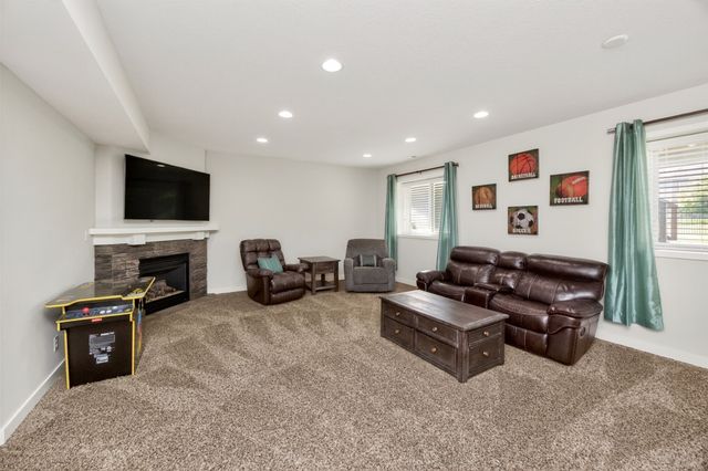 2500 NE 11th Street, Grimes, IA 50111