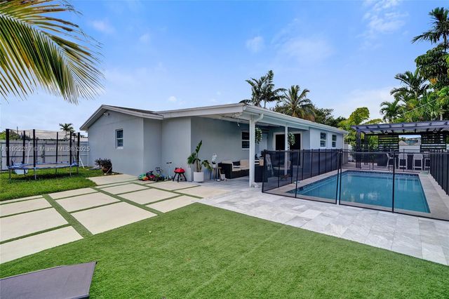 10401 SW 53rd St, Miami, FL 33165