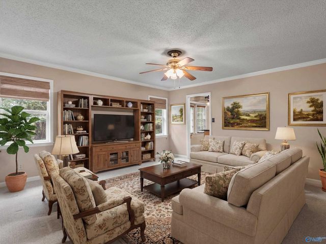 718 Versailles Drive SE, Huntsville, AL 35803