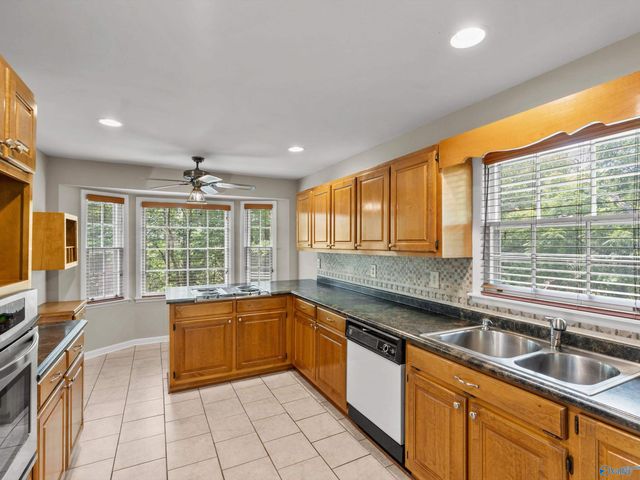 718 Versailles Drive SE, Huntsville, AL 35803