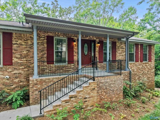 718 Versailles Drive SE, Huntsville, AL 35803