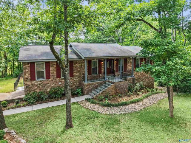 718 Versailles Drive SE, Huntsville, AL 35803