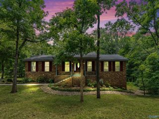 718 Versailles Drive SE, Huntsville, AL 35803