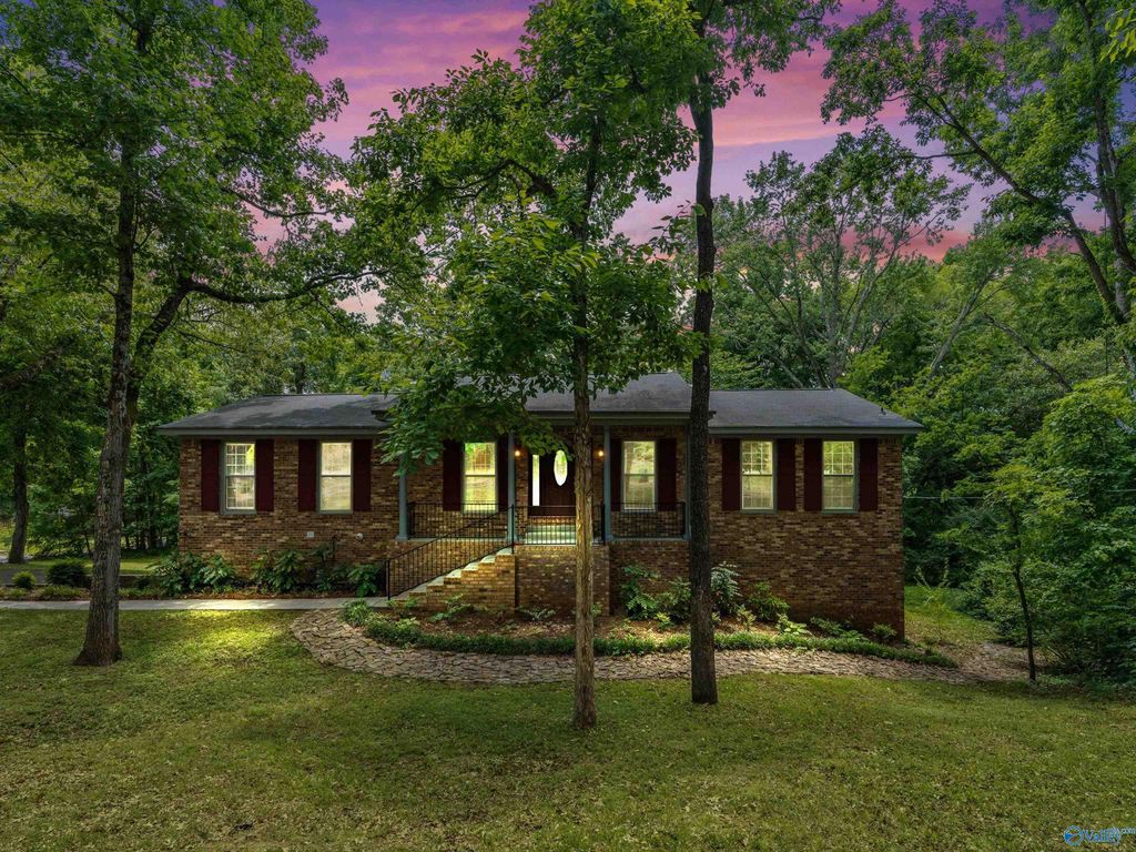 718 Versailles Drive SE, Huntsville, AL 35803
