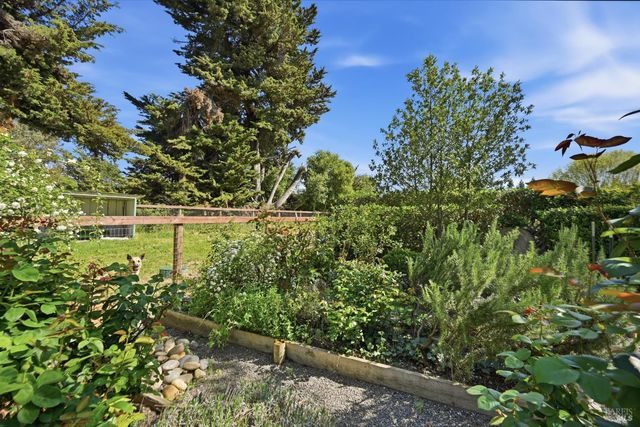 4320 Roblar Rd, Petaluma, CA 94952