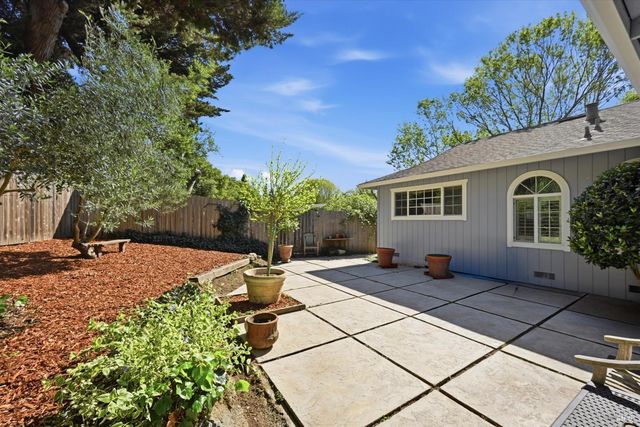 4320 Roblar Rd, Petaluma, CA 94952