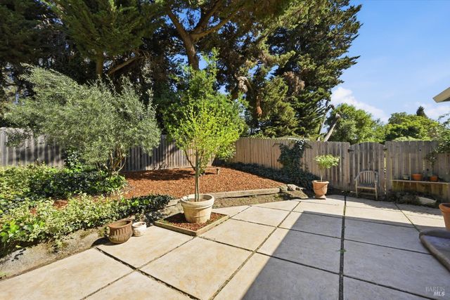 4320 Roblar Rd, Petaluma, CA 94952