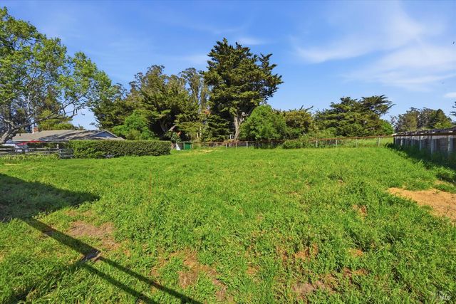 4320 Roblar Rd, Petaluma, CA 94952