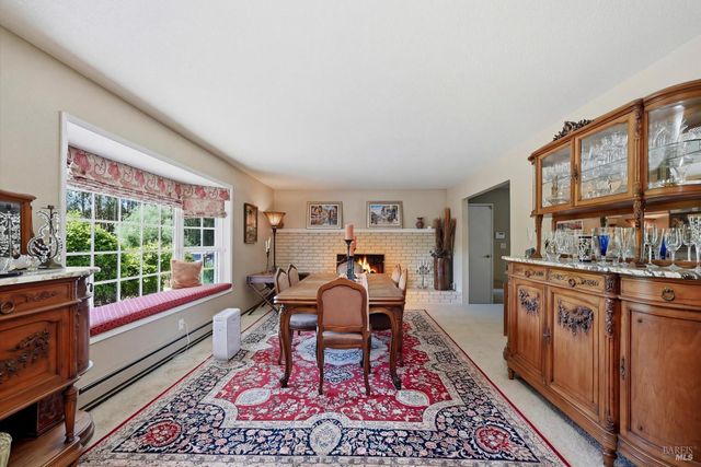 4320 Roblar Rd, Petaluma, CA 94952