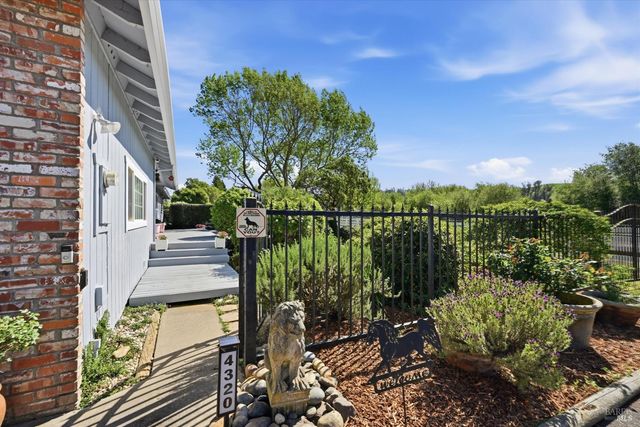 4320 Roblar Rd, Petaluma, CA 94952