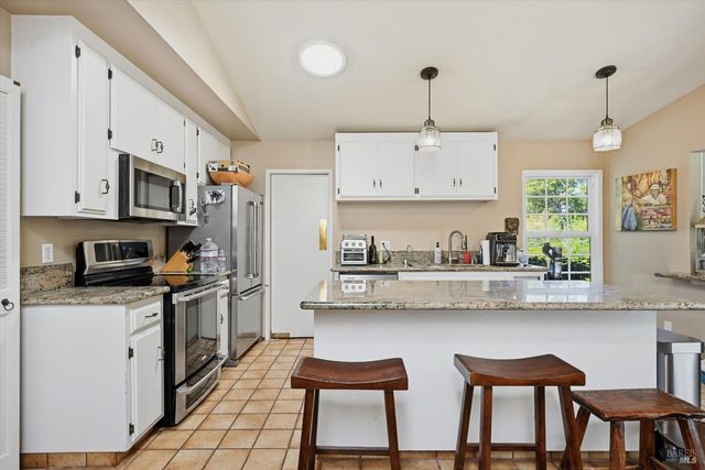 4320 Roblar Rd, Petaluma, CA 94952