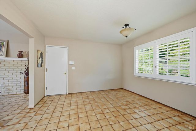 4320 Roblar Rd, Petaluma, CA 94952