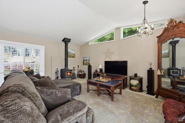 4320 Roblar Rd, Petaluma, CA 94952