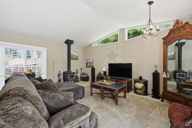 4320 Roblar Rd, Petaluma, CA 94952