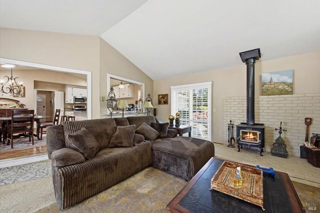 4320 Roblar Rd, Petaluma, CA 94952