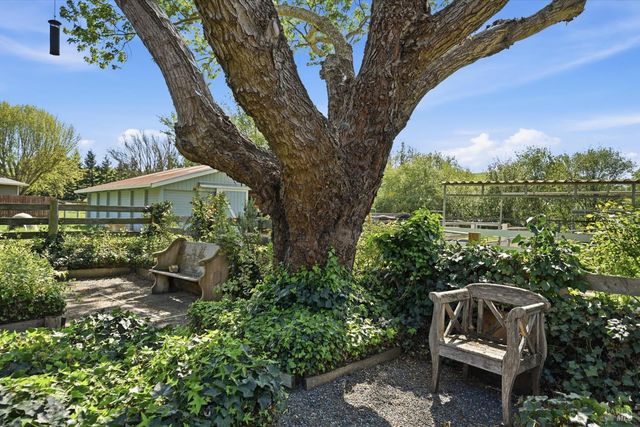 4320 Roblar Rd, Petaluma, CA 94952