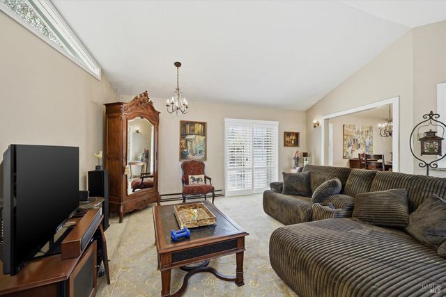 4320 Roblar Rd, Petaluma, CA 94952