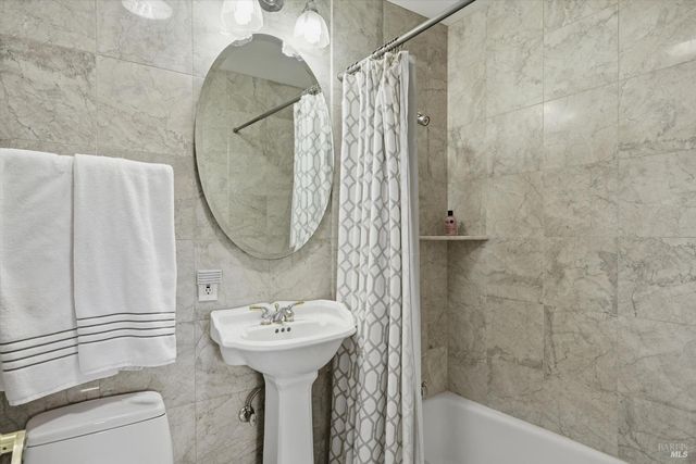 4320 Roblar Rd, Petaluma, CA 94952