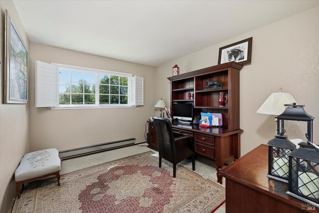 4320 Roblar Rd, Petaluma, CA 94952