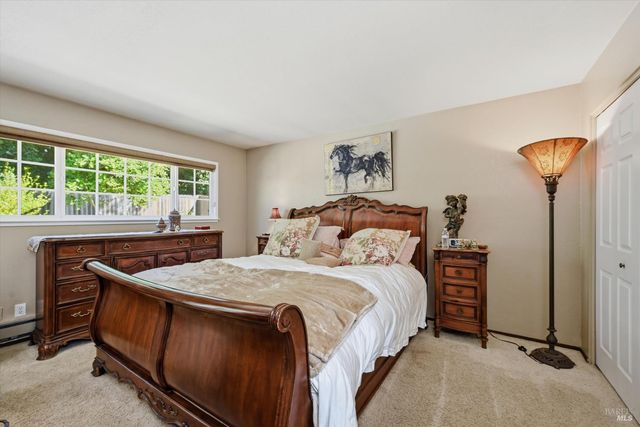 4320 Roblar Rd, Petaluma, CA 94952