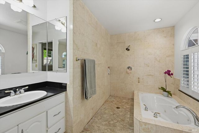 4320 Roblar Rd, Petaluma, CA 94952