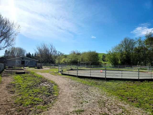 4320 Roblar Rd, Petaluma, CA 94952