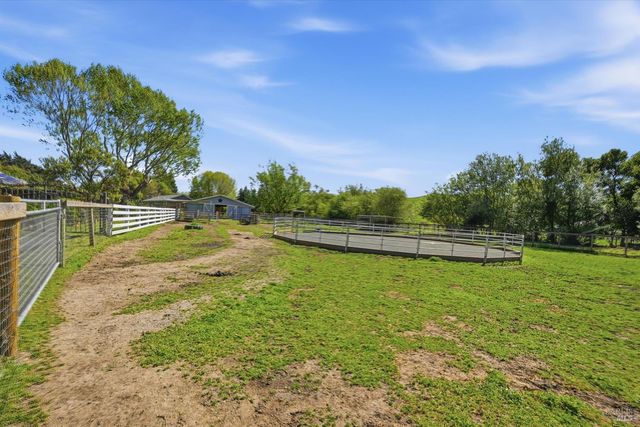 4320 Roblar Rd, Petaluma, CA 94952