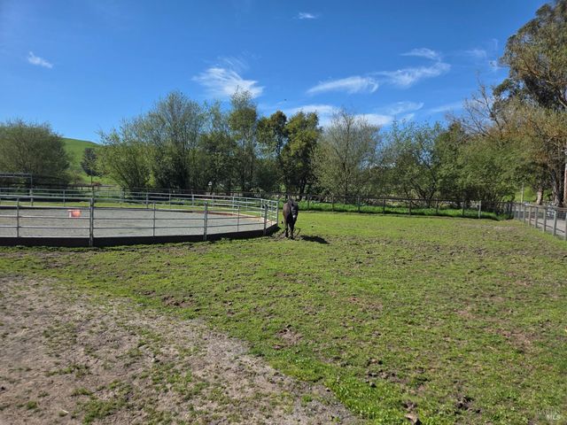 4320 Roblar Rd, Petaluma, CA 94952