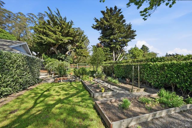 4320 Roblar Rd, Petaluma, CA 94952