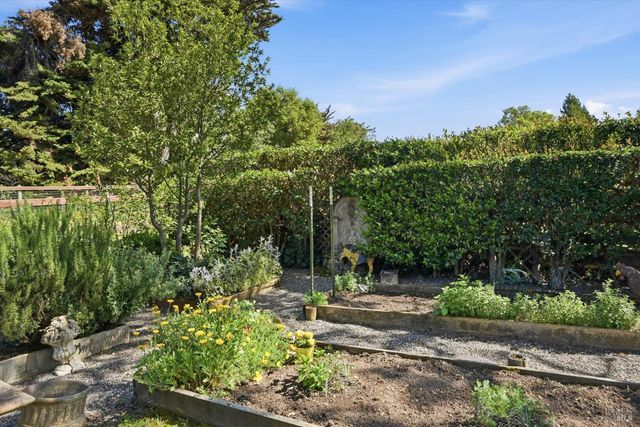 4320 Roblar Rd, Petaluma, CA 94952