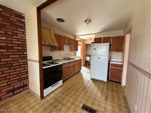 7004 Roe Boulevard, Madison, OH 44057