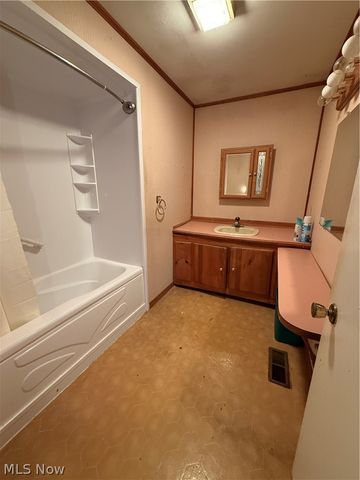 7004 Roe Boulevard, Madison, OH 44057