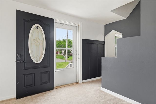 2514 Alberta Cir, West Mifflin, PA 15122