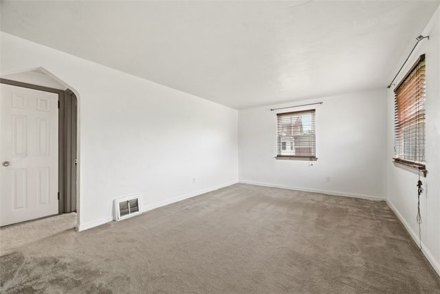2514 Alberta Cir, West Mifflin, PA 15122