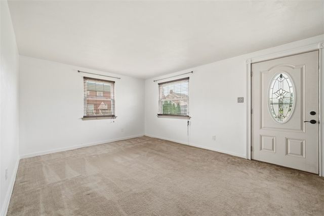 2514 Alberta Cir, West Mifflin, PA 15122