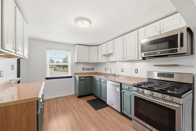 2514 Alberta Cir, West Mifflin, PA 15122