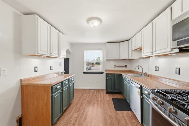 2514 Alberta Cir, West Mifflin, PA 15122