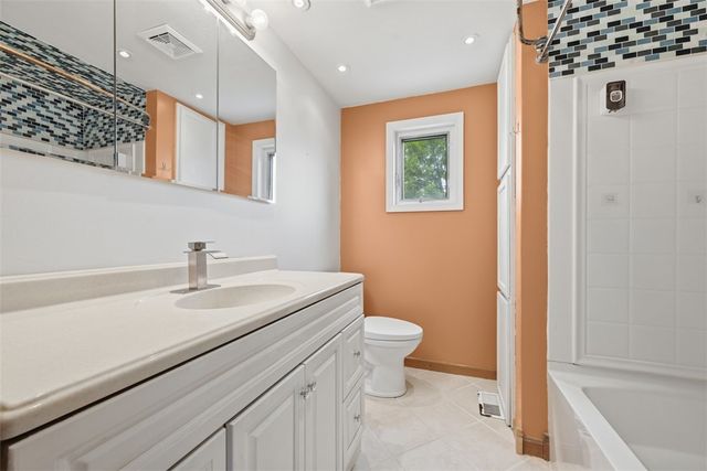 2514 Alberta Cir, West Mifflin, PA 15122