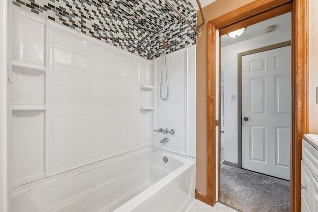 2514 Alberta Cir, West Mifflin, PA 15122
