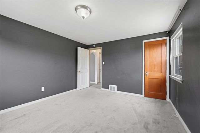 2514 Alberta Cir, West Mifflin, PA 15122
