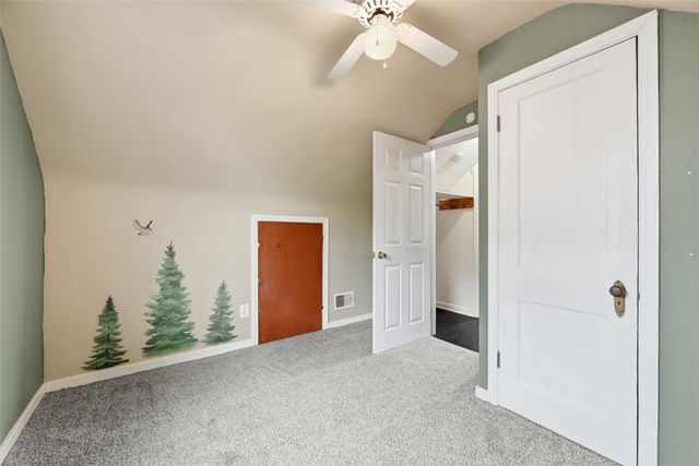 2514 Alberta Cir, West Mifflin, PA 15122