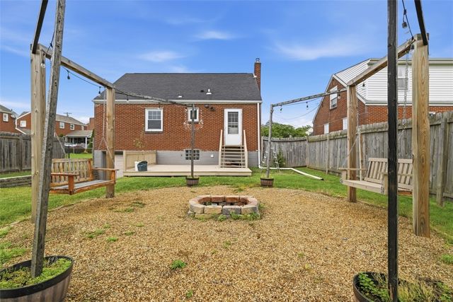 2514 Alberta Cir, West Mifflin, PA 15122
