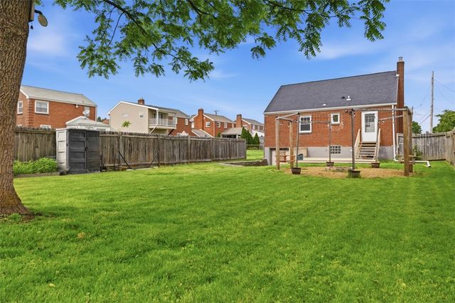 2514 Alberta Cir, West Mifflin, PA 15122