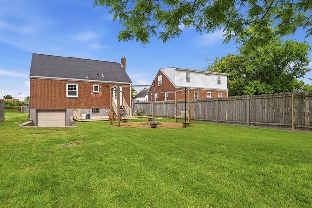 2514 Alberta Cir, West Mifflin, PA 15122