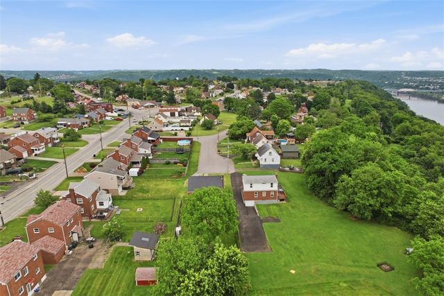 2514 Alberta Cir, West Mifflin, PA 15122