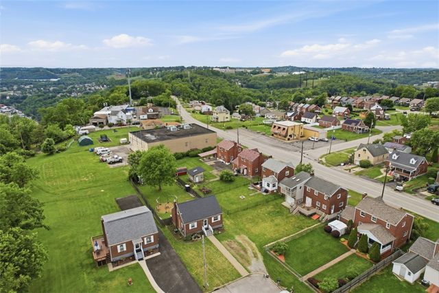 2514 Alberta Cir, West Mifflin, PA 15122